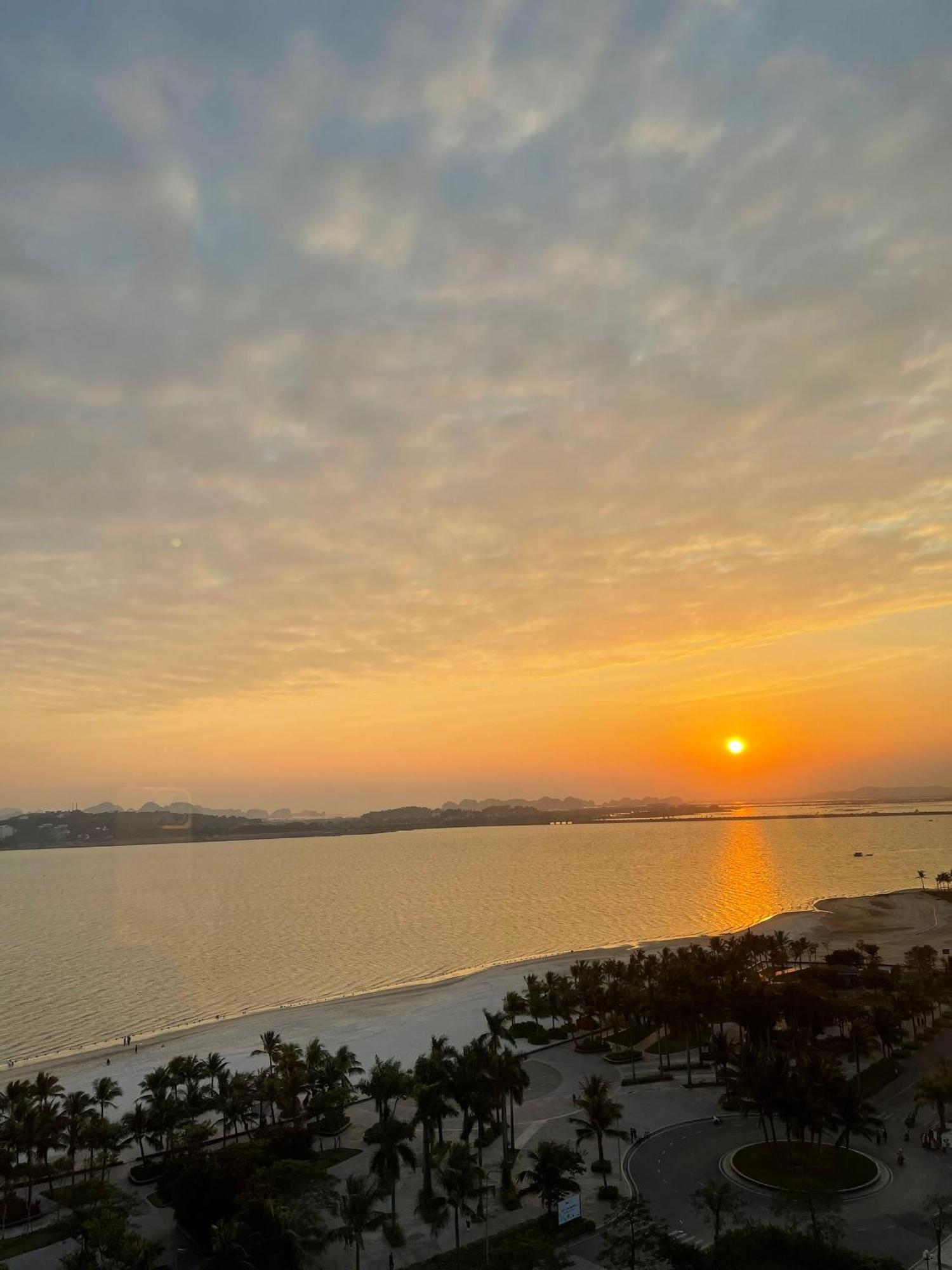 Modern Beachfront At Bay Apartment Ha Long