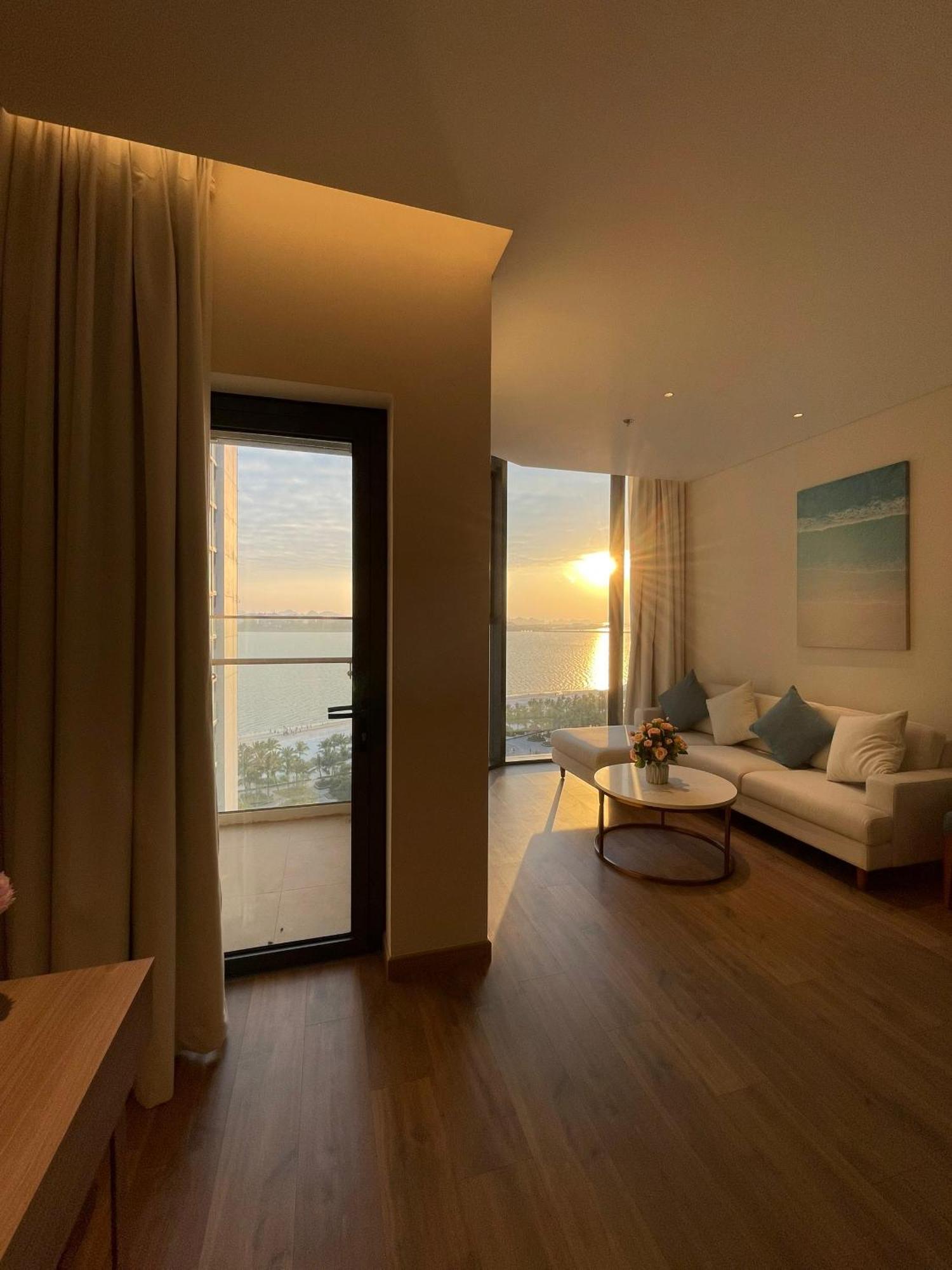 Modern Beachfront At Bay Apartment *