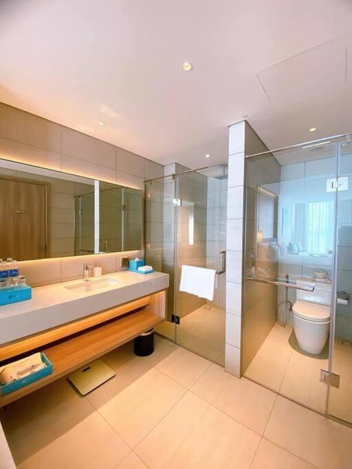 Modern Beachfront At Bay Apartment *